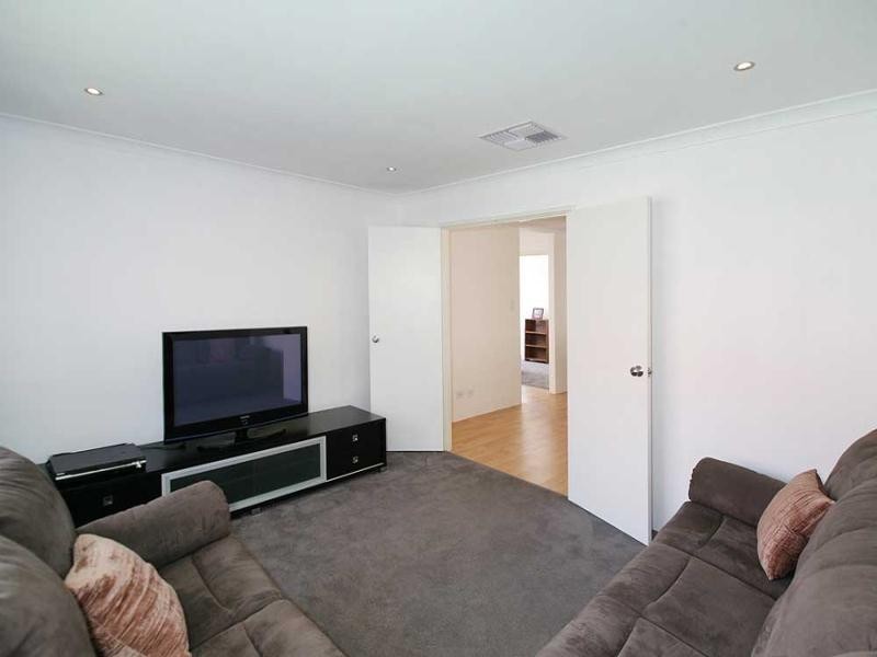 6 Atkinson Way, Canning Vale WA 6155