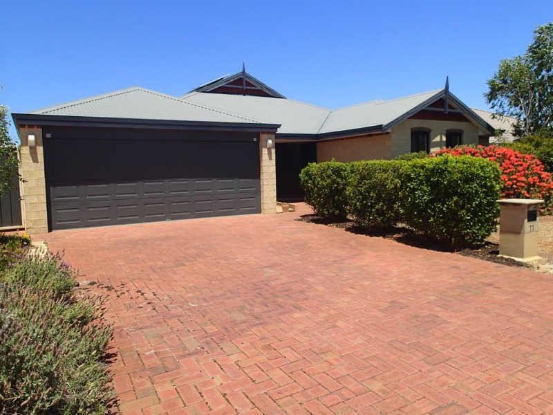 11 Leicester Crescent, Canning Vale WA 6155