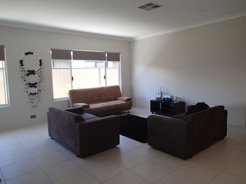 31 Miramar Way, Piara Waters WA 6112