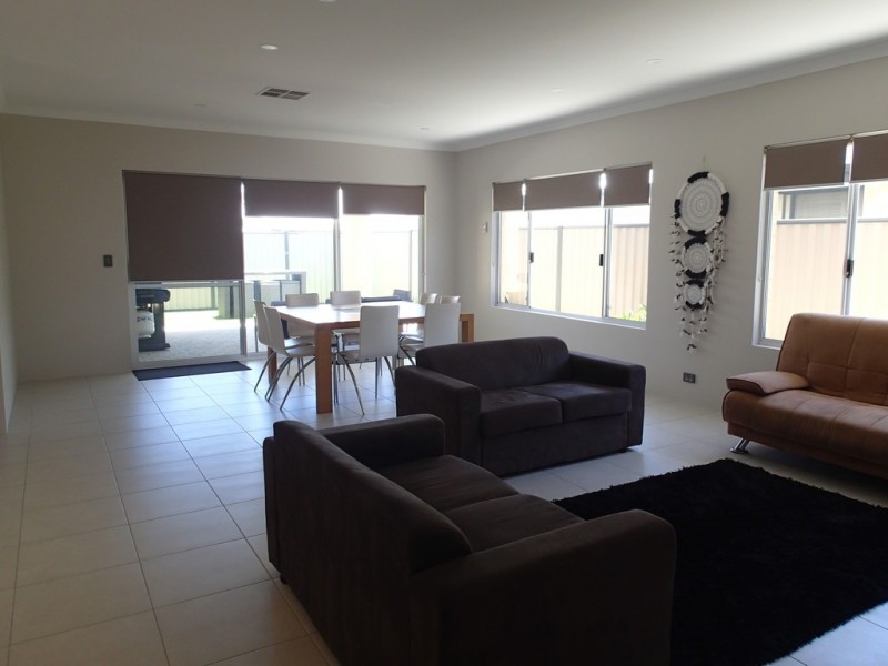 31 Miramar Way, Piara Waters WA 6112