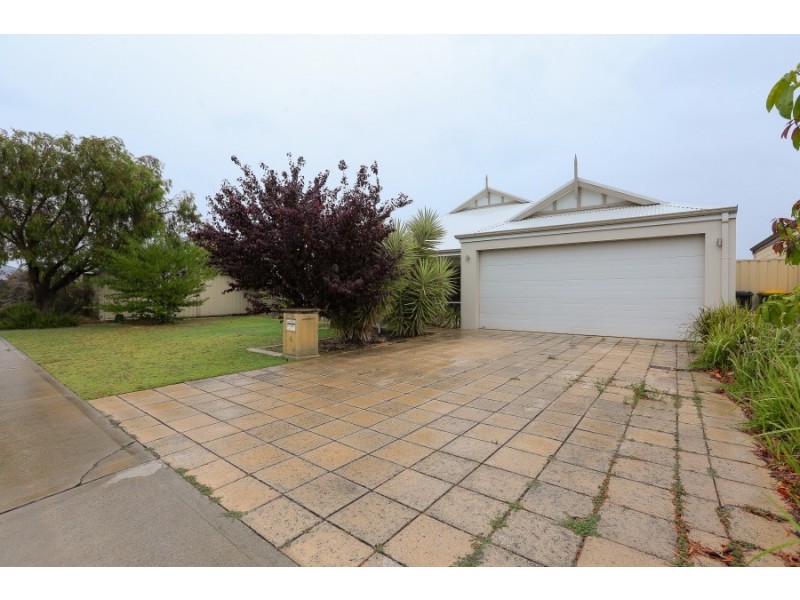 4 Tipperary Bend, Canning Vale WA 6155
