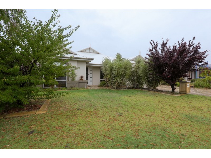 4 Tipperary Bend, Canning Vale WA 6155