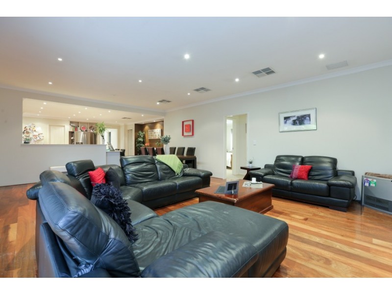 4 Tipperary Bend, Canning Vale WA 6155