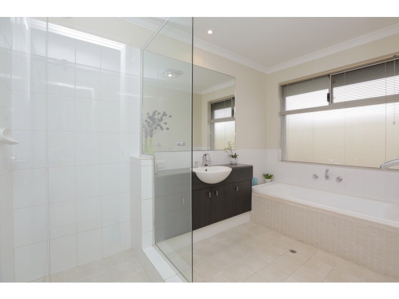 4 Tipperary Bend, Canning Vale WA 6155