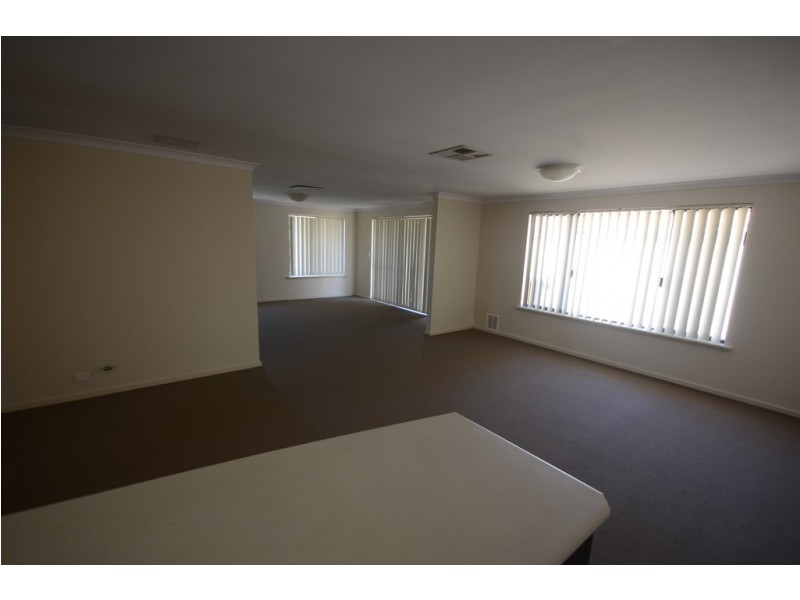 10 Fraser Road North, Canning Vale WA 6155