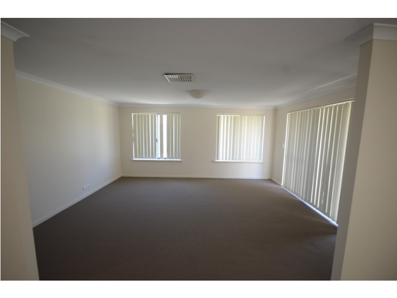 10 Fraser Road North, Canning Vale WA 6155