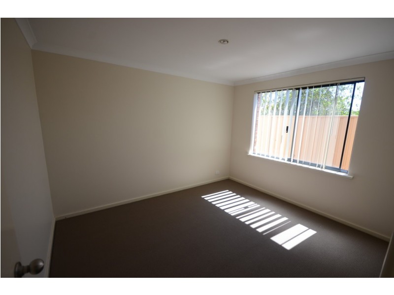 10 Fraser Road North, Canning Vale WA 6155