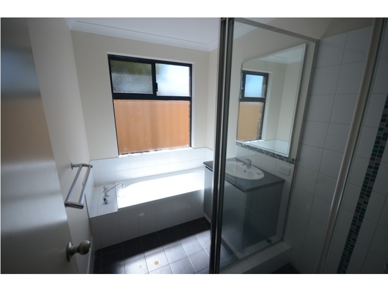 10 Fraser Road North, Canning Vale WA 6155