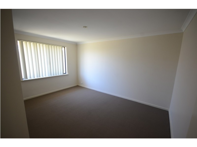 10 Fraser Road North, Canning Vale WA 6155