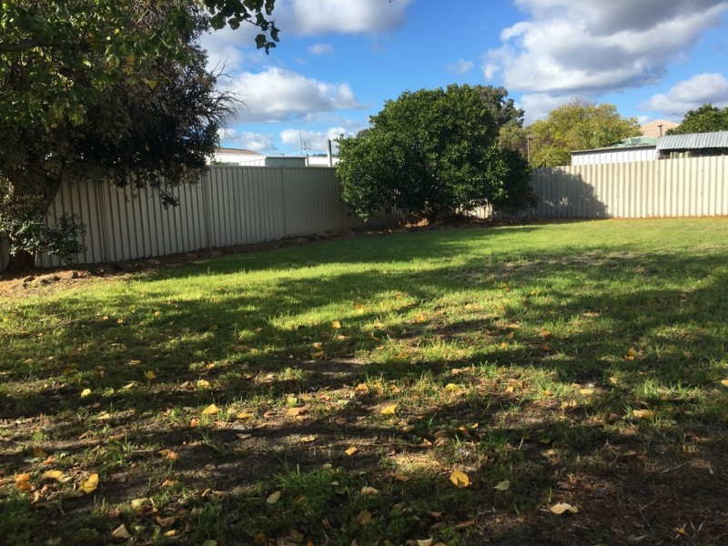 5 Leumeah Street, Armadale WA 6112