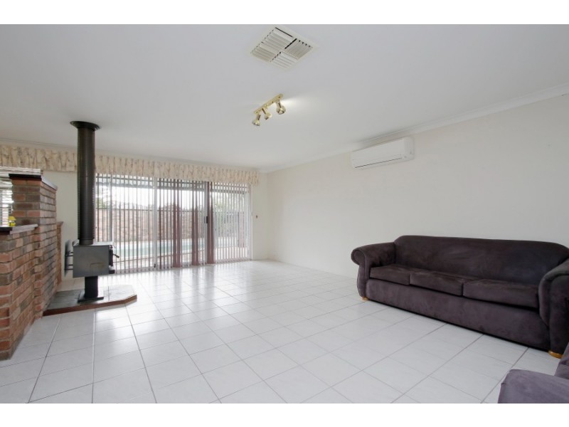 2 Conquest Court, Thornlie WA 6108