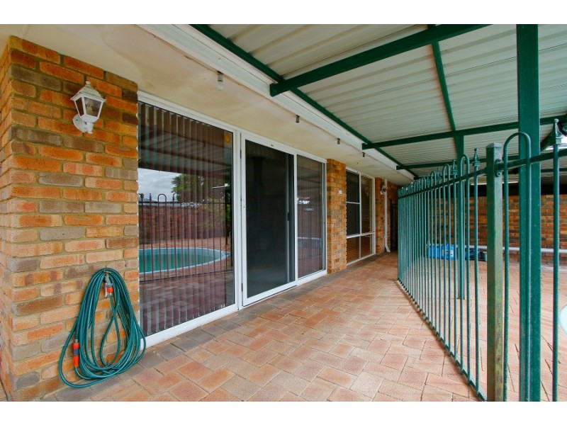 2 Conquest Court, Thornlie WA 6108