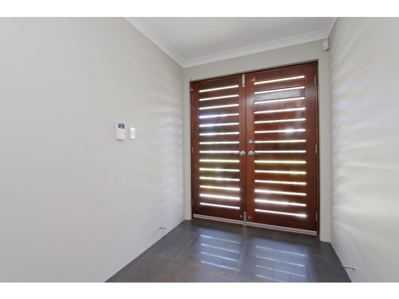 10 Jindabyne Street, Hilbert WA 6112