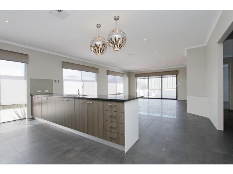 10 Jindabyne Street, Hilbert WA 6112