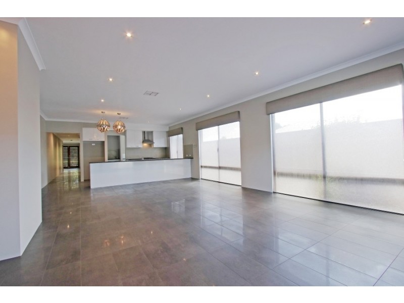 10 Jindabyne Street, Hilbert WA 6112