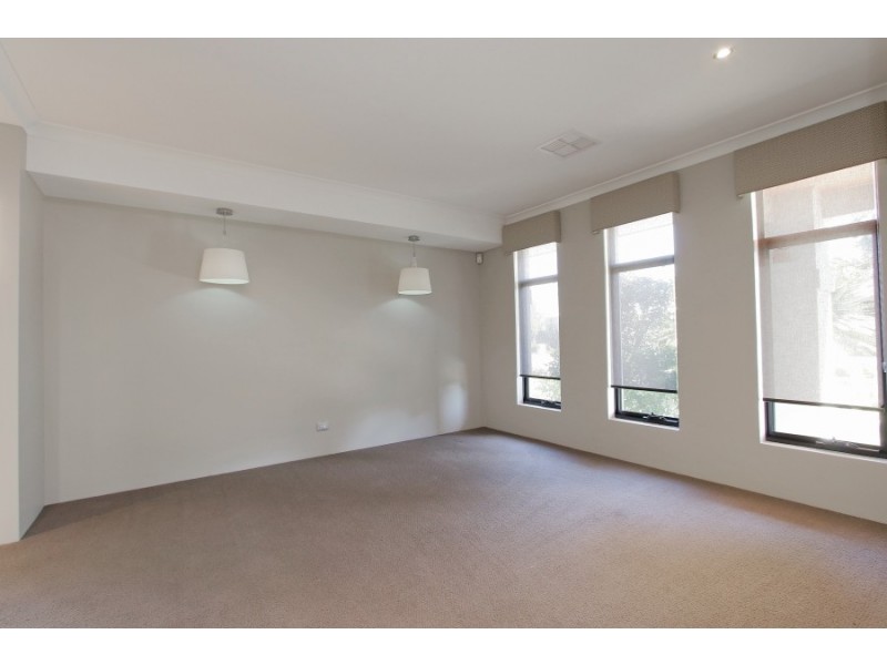 10 Jindabyne Street, Hilbert WA 6112