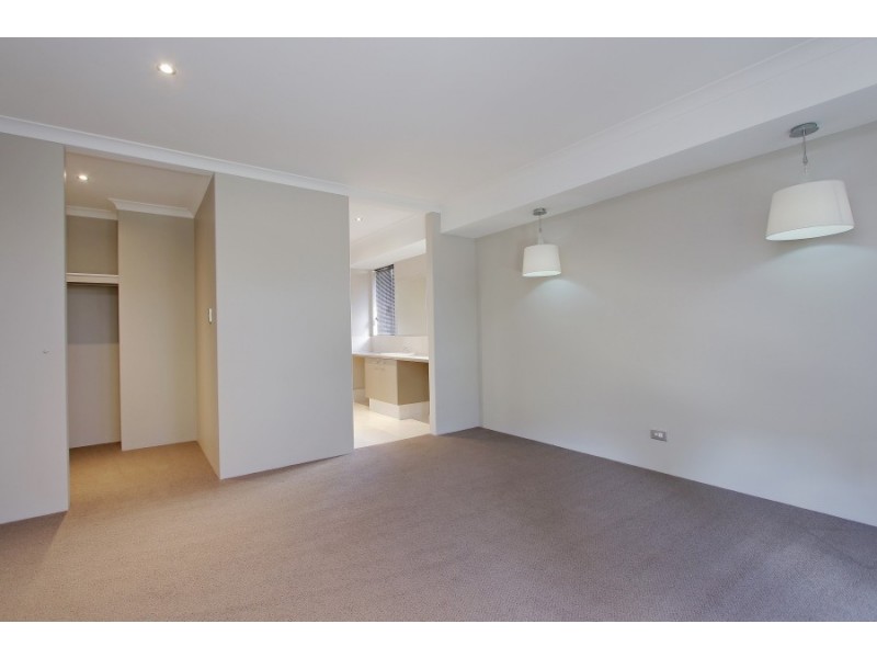 10 Jindabyne Street, Hilbert WA 6112