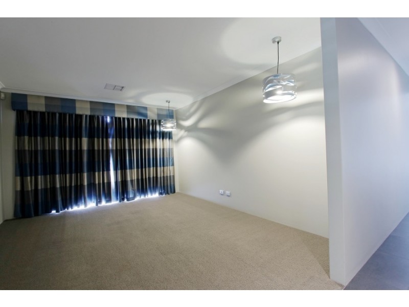 10 Jindabyne Street, Hilbert WA 6112