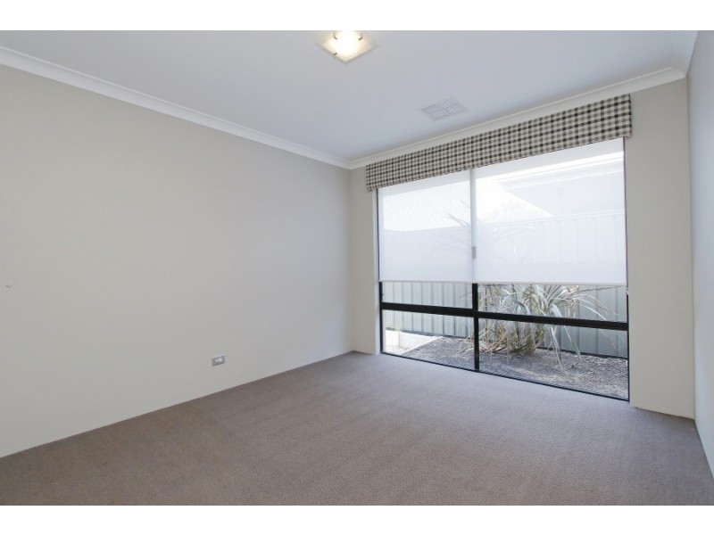 10 Jindabyne Street, Hilbert WA 6112