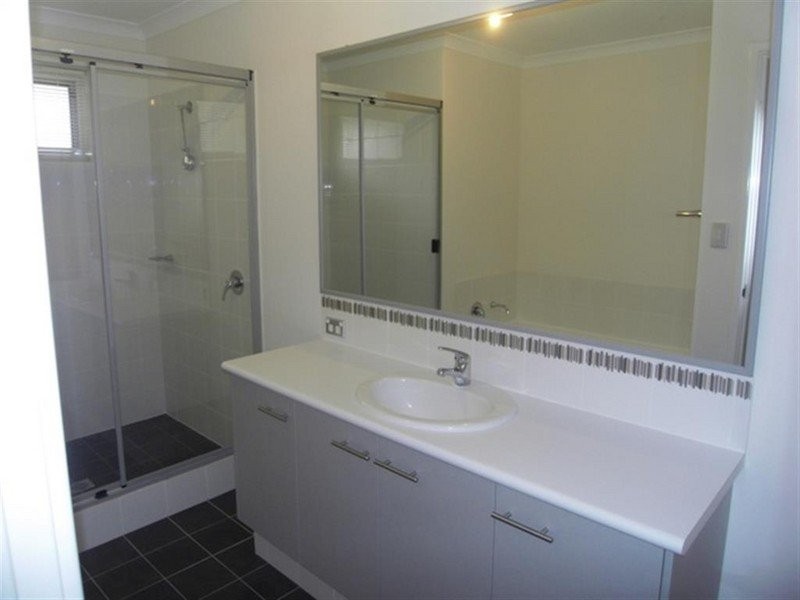 48 Erade Drive, Piara Waters WA 6112