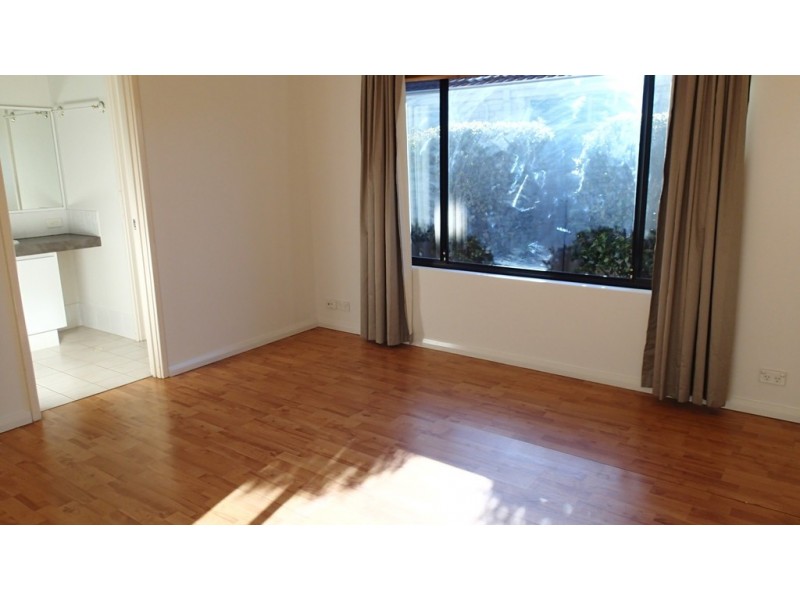 15 COMRIE ROAD, Canning Vale WA 6155