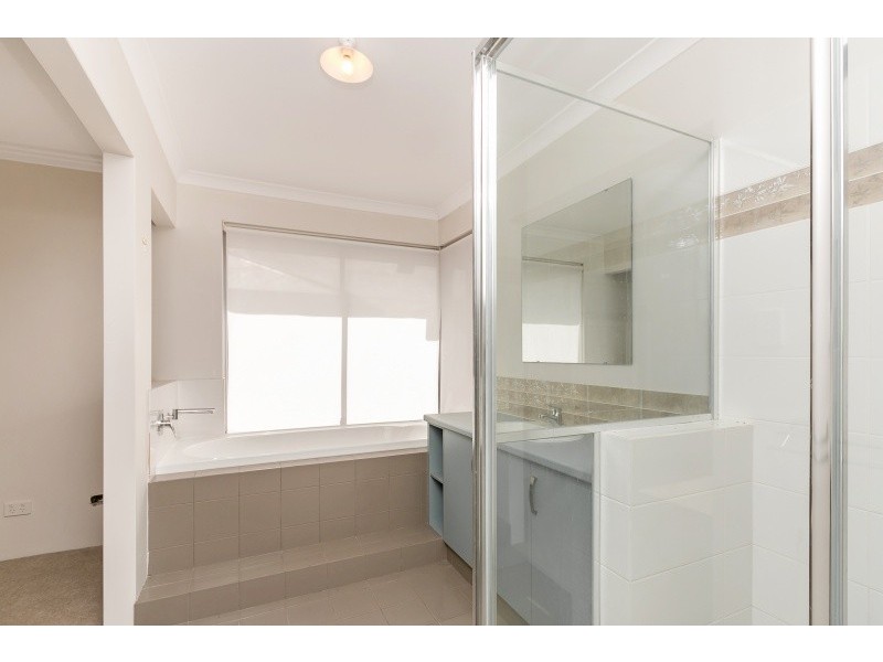 33 Ballycastle Loop, Canning Vale WA 6155