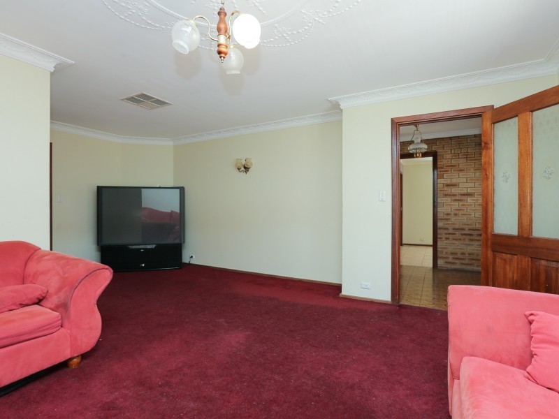 24B Spring Road, Thornlie WA 6108