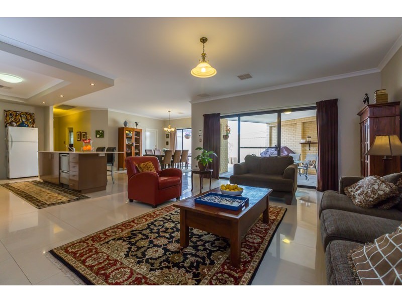 10 Tipperary Bend, Canning Vale WA 6155