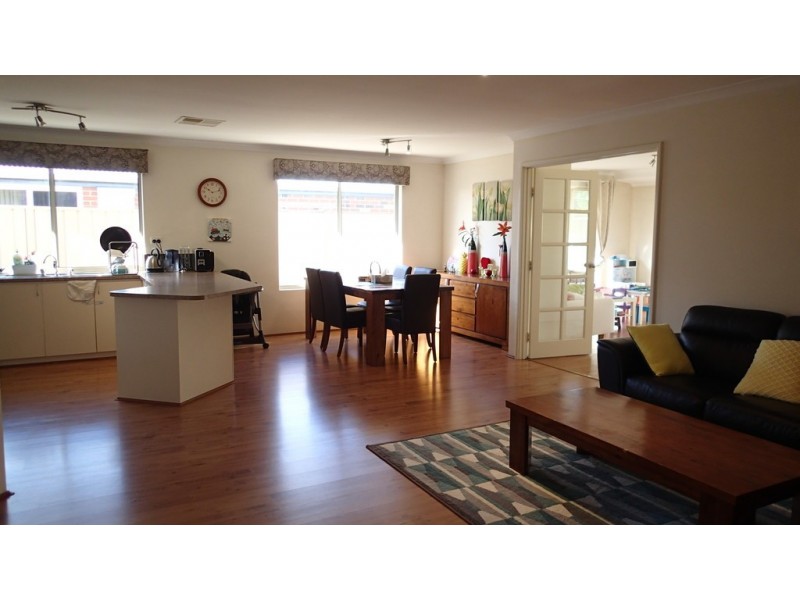 31 Urquhart Court, Canning Vale WA 6155