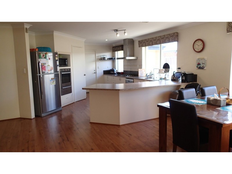 31 Urquhart Court, Canning Vale WA 6155