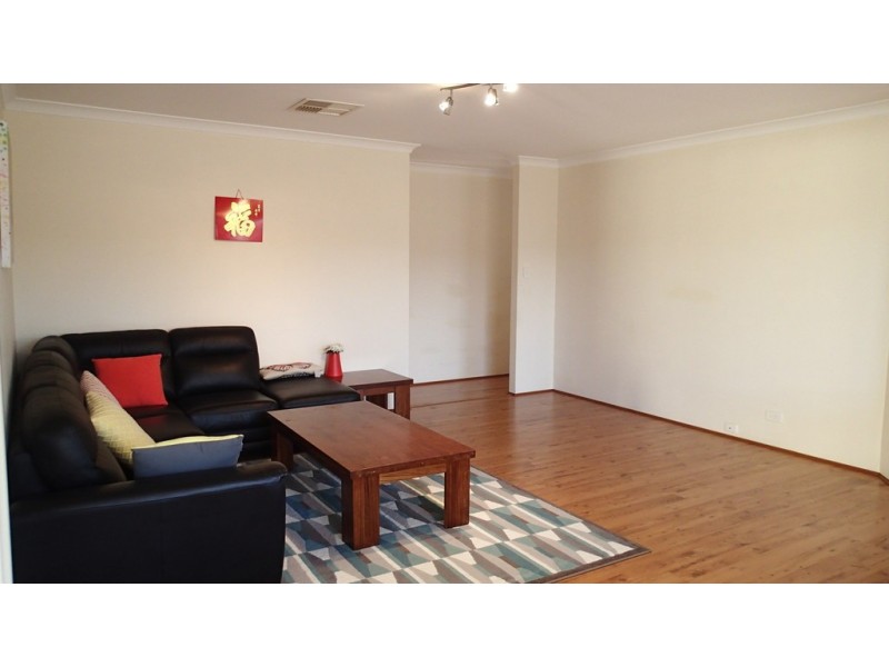 31 Urquhart Court, Canning Vale WA 6155