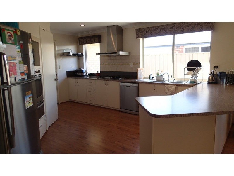 31 Urquhart Court, Canning Vale WA 6155