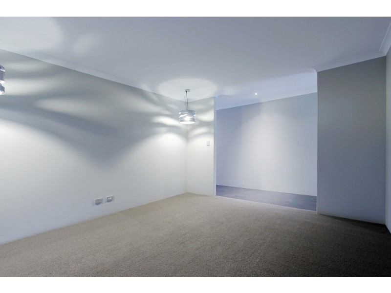 10 Jindabyne Street, Hilbert WA 6112