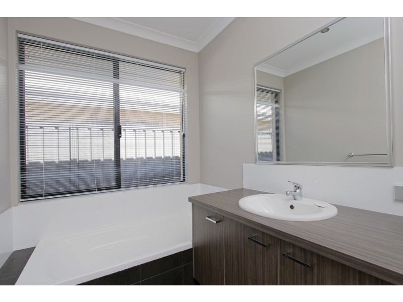 10 Jindabyne Street, Hilbert WA 6112