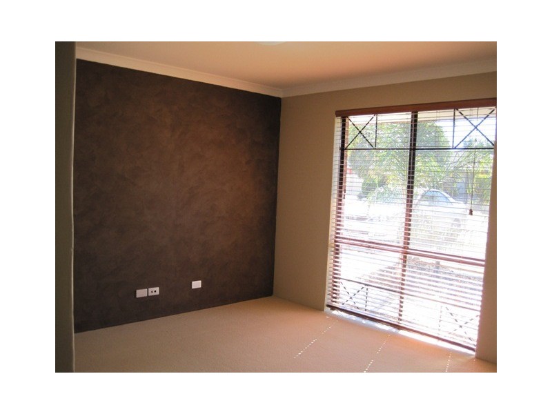 11 Hotchkiss Close, Thornlie WA 6108