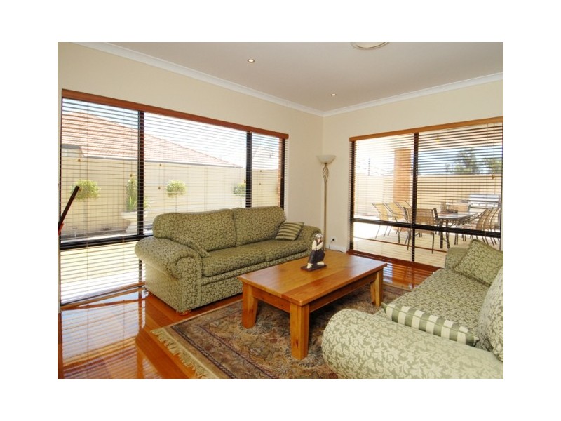 6 Salen Lane, Canning Vale WA 6155