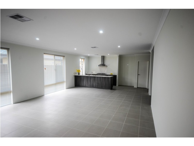 27 Willowdale Promenade, Piara Waters WA 6112