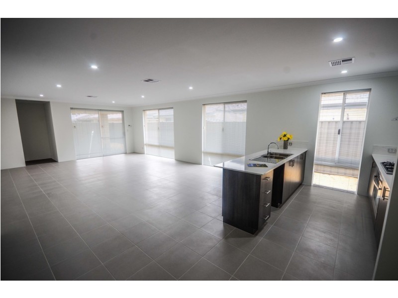 27 Willowdale Promenade, Piara Waters WA 6112