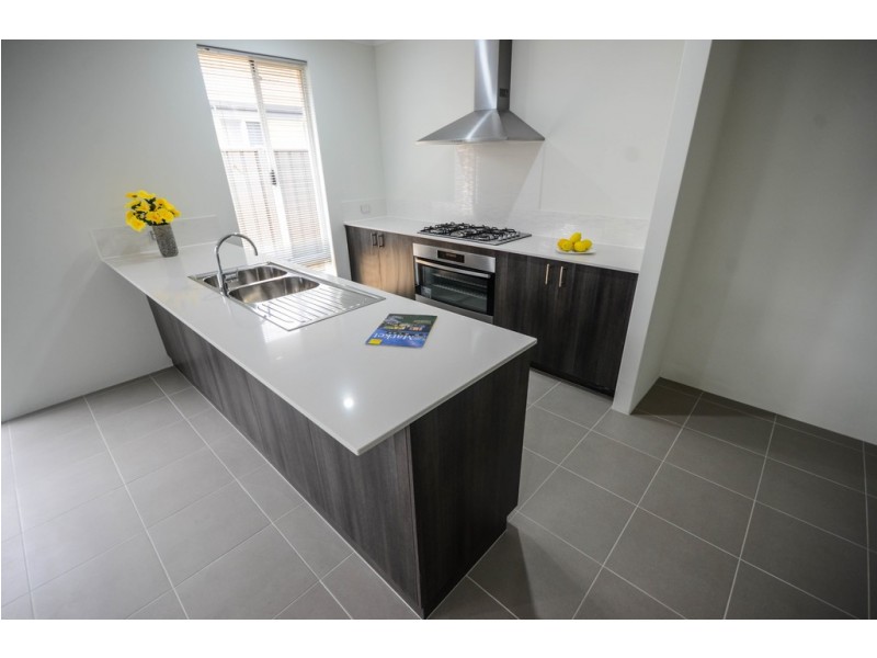 27 Willowdale Promenade, Piara Waters WA 6112