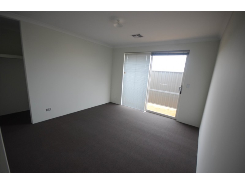 27 Willowdale Promenade, Piara Waters WA 6112