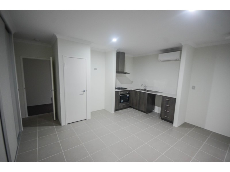 27 Willowdale Promenade, Piara Waters WA 6112
