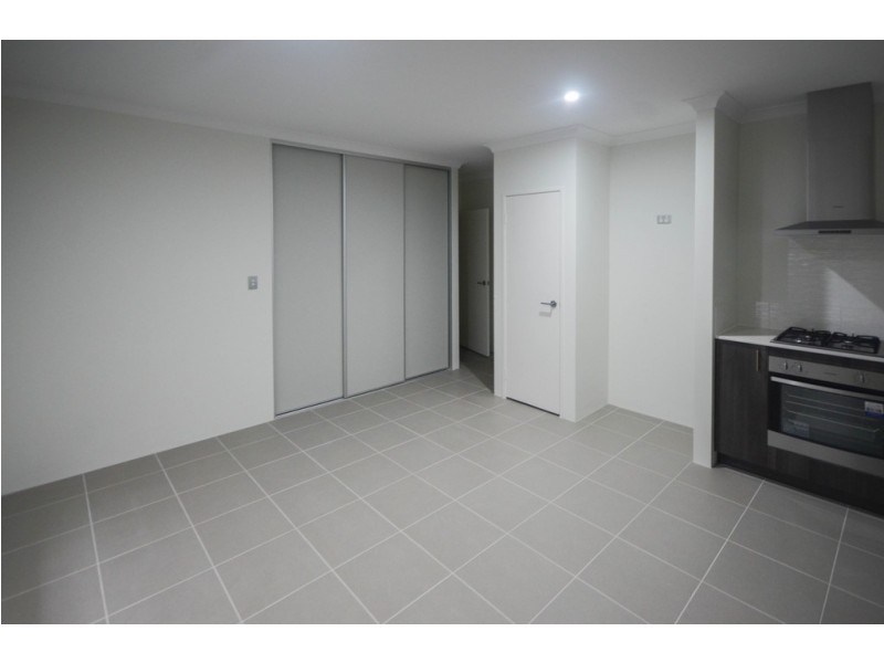 27 Willowdale Promenade, Piara Waters WA 6112