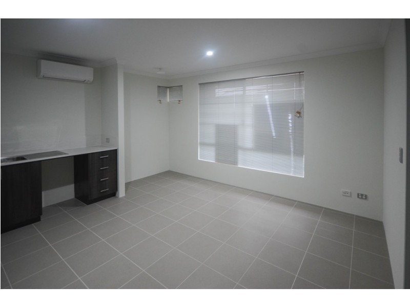 27 Willowdale Promenade, Piara Waters WA 6112
