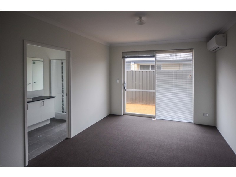 27 Willowdale Promenade, Piara Waters WA 6112