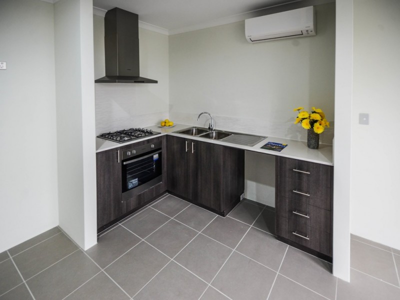 27 Willowdale Promenade, Piara Waters WA 6112