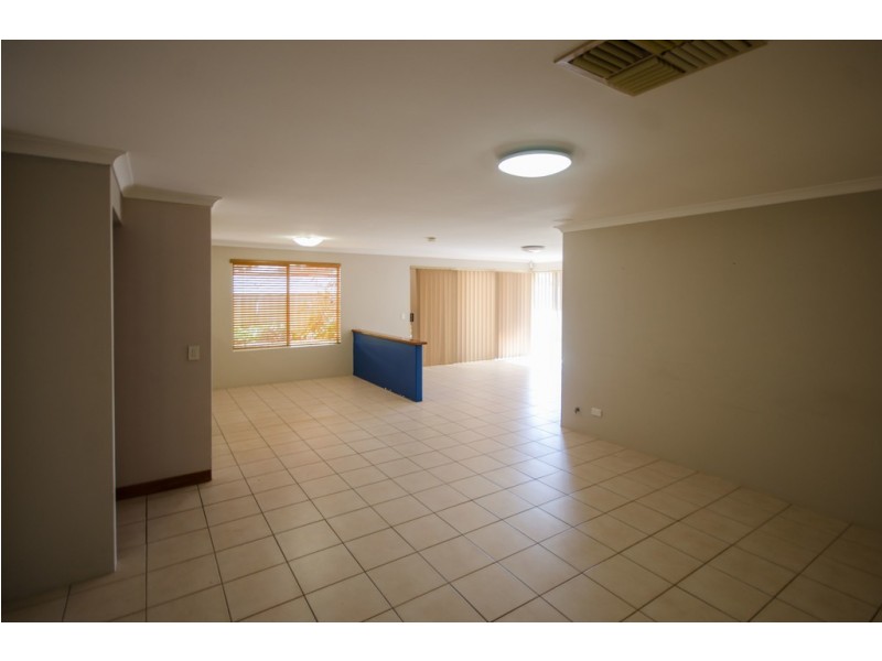 15 Kurrajong Drive, Thornlie WA 6108