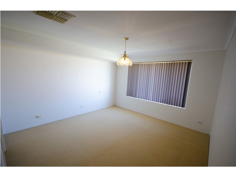 15 Kurrajong Drive, Thornlie WA 6108