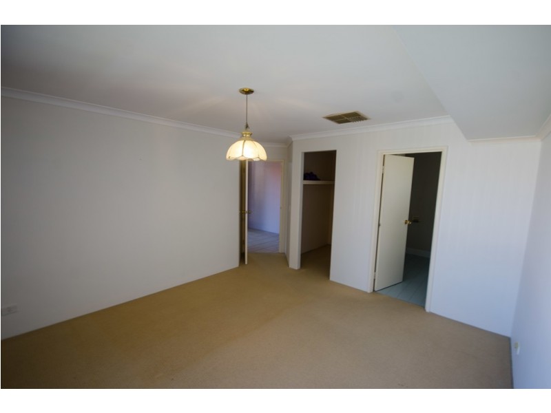 15 Kurrajong Drive, Thornlie WA 6108