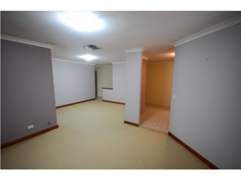 15 Kurrajong Drive, Thornlie WA 6108