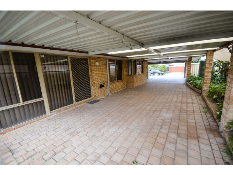15 Kurrajong Drive, Thornlie WA 6108